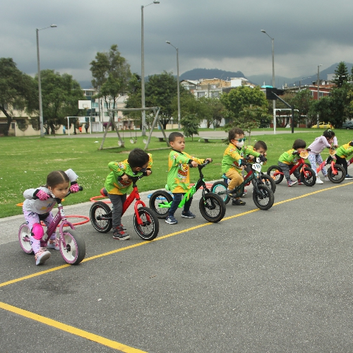 táctica Meloso ganar Saurios Escuela de Ciclismo Infantil para niños y niñas desde los 2 años